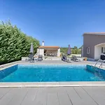 Brijona Villa Tinjan