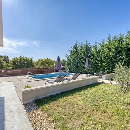 Rita With Private Pool Villa Tinjan