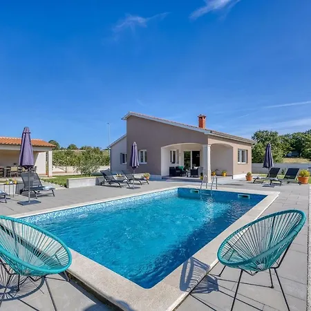 Rita With Private Pool Villa *