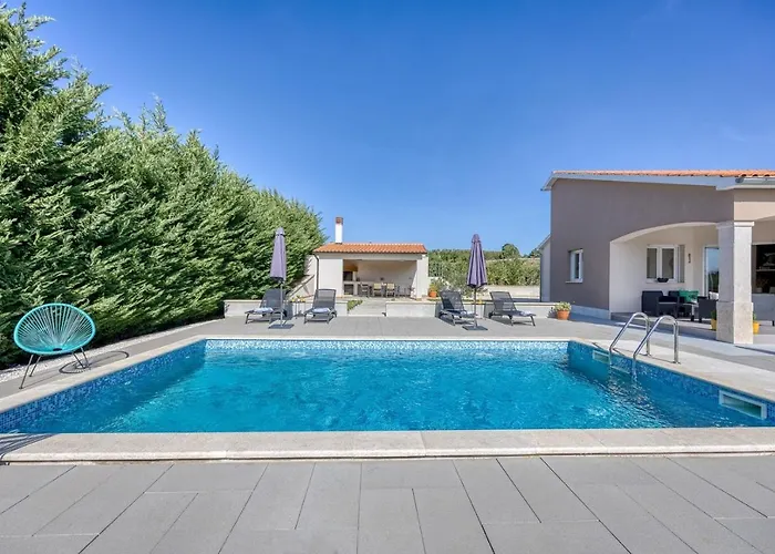 Brijona Villa Tinjan