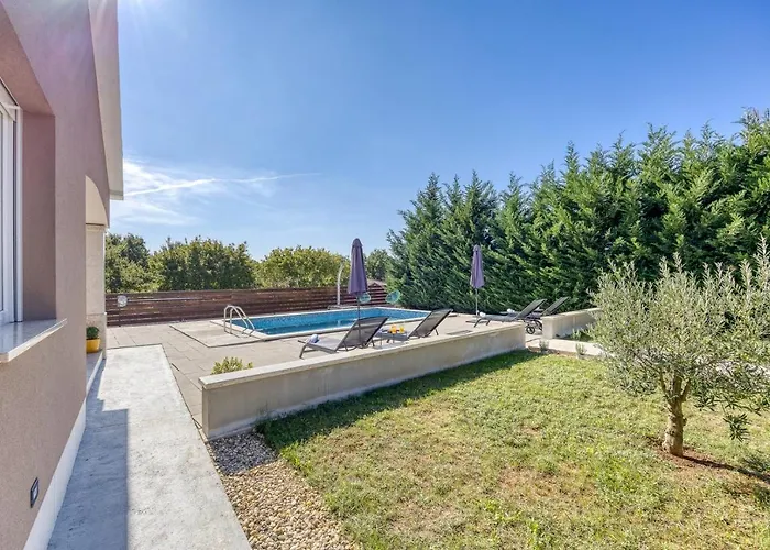 Brijona Villa Tinjan